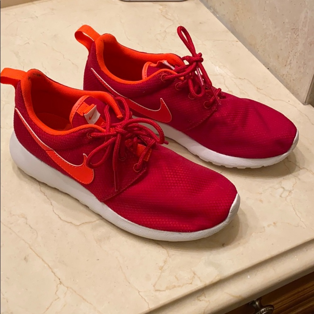 Nike women’s sneakers Sz 6